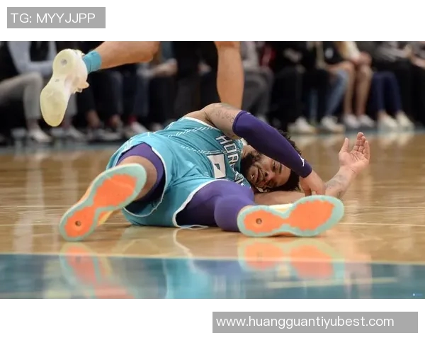 迈尔斯布里奇斯表现出色14投6中贡献17分4篮板三分球命中率高达50 迈尔斯布里奇斯表现出色14投6中贡献17分4篮板三分球命中率高达50