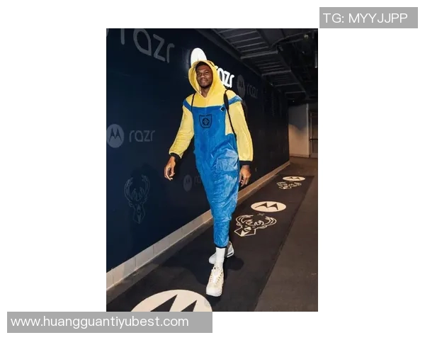 字母哥新赛季定妆照展现强大肌肉压迫感迎接生涯第13个赛季的挑战