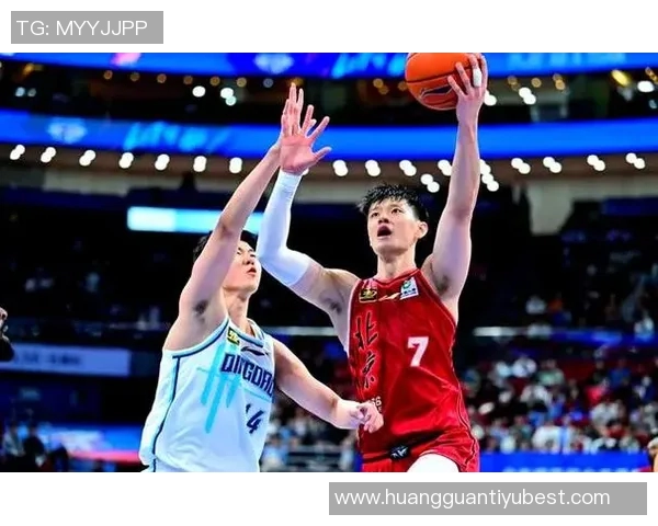 曾凡博重返助力北京队锋线周琦轻松得分展现实力