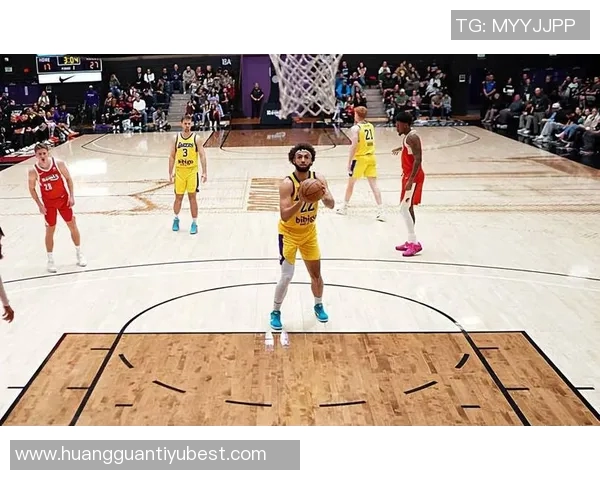 沃特森表现稳定半场7投4中斩获10分三分球精准命中1次 沃特森表现稳定半场7投4中斩获10分三分球精准命中1次