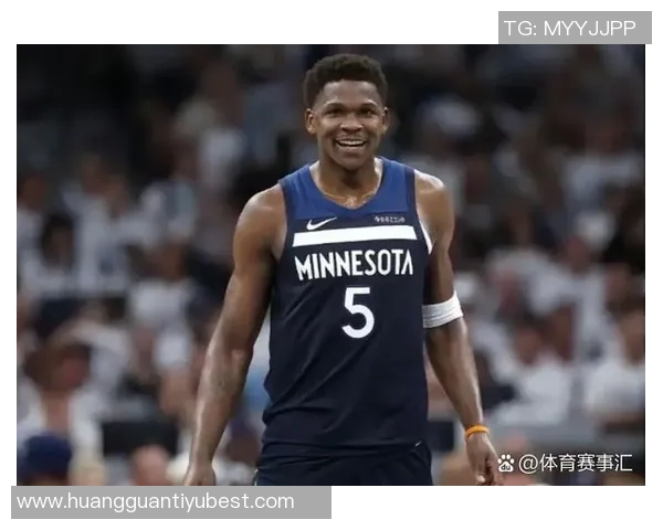 爱德华兹首节状态低迷5投0中仅得5分4篮板3助攻表现令人失望 爱德华兹首节状态低迷5投0中仅得5分4篮板3助攻表现令人失望