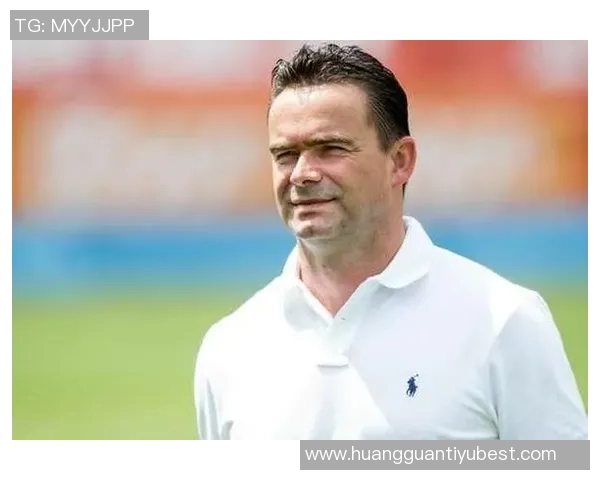 阿贾克斯再度寻求奥维马斯回归担任技术总监的可能性 阿贾克斯再度寻求奥维马斯回归担任技术总监的可能性