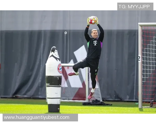 拜仁队训练动态戴维斯博伊因感冒缺席诺伊尔穆西亚拉恢复正常合练